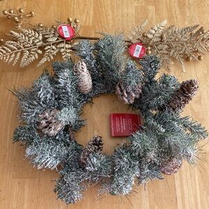Festive set 12 inch wreath & 2 gold color leaf picks. NWT Perfect holiday decor